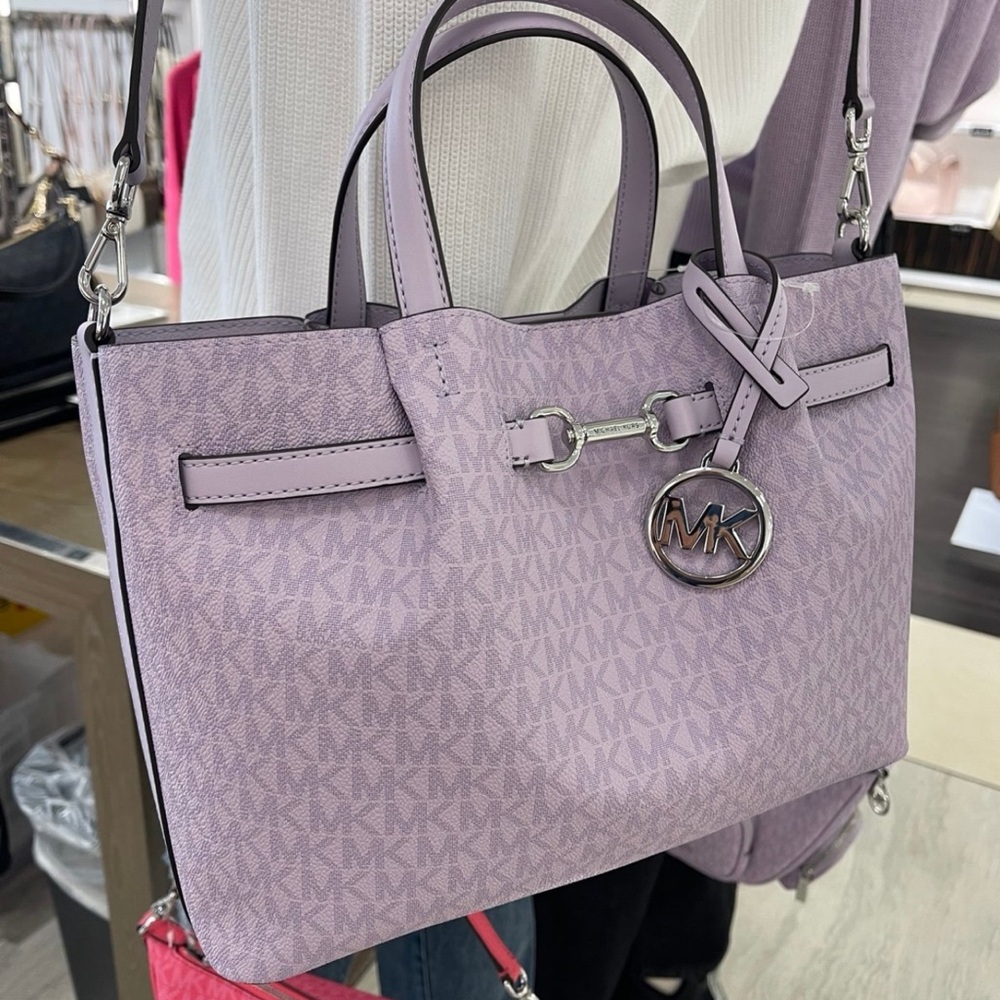 MICHAEL KORS Carson Medium Signature Logo Satchel
Light Quartz
NWT - Picture 13 of 16